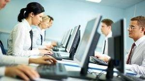 Сидячая работа провоцирует появление видимых вен